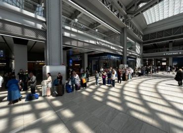United Flight Diverted to Wisconsin Due to Unruly Passenger