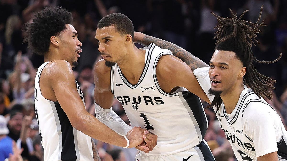 San Antonio Spurs Dominate Oklahoma City Thunder in Game 4 of Western Conference Finals