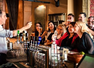 Navigating Wedding Reception Tipping Etiquette