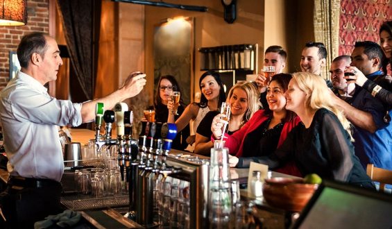 Navigating Wedding Reception Tipping Etiquette