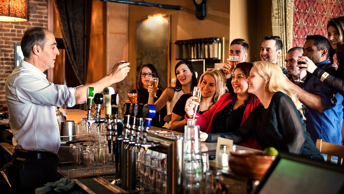 Navigating Wedding Reception Tipping Etiquette