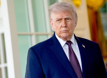 Trump Holds Rare Cabinet Meeting at Camp David Amid Critical Iran Talks