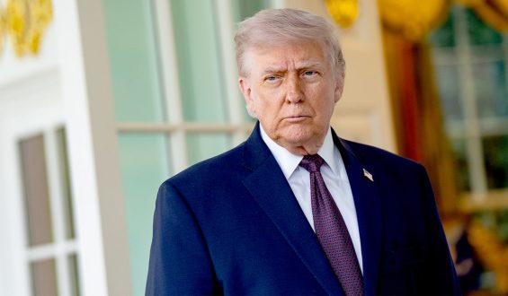 Trump Holds Rare Cabinet Meeting at Camp David Amid Critical Iran Talks