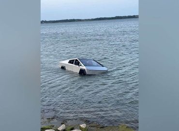 Texas Driver Arrested for Testing Tesla Cybertruck’s ‘Wade Mode’ in Lake