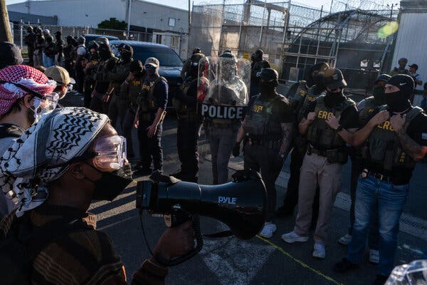 Federal Agents Withdraw from Newark Detention Center