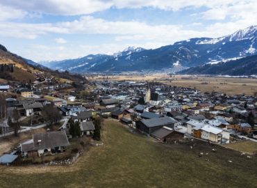 Paraglider Survives Midair Collision with Plane in Austrian Alps