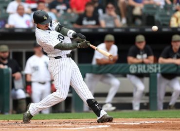 White Sox Triumph Over Cubs with Powerful Home Runs