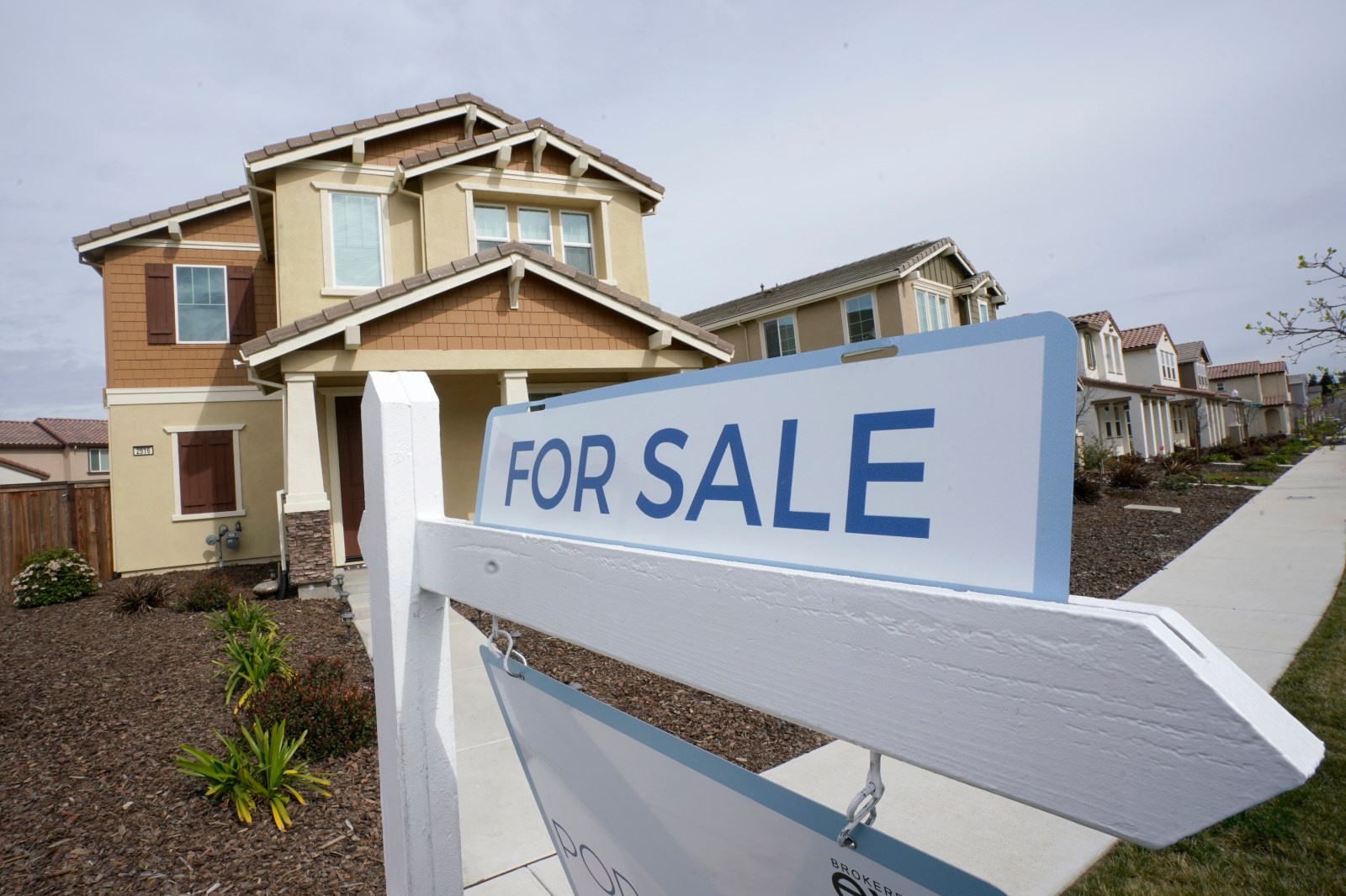 Mortgage Rates Reach Highs Amid Market Uncertainty