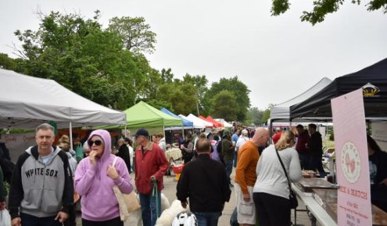 Park Ridge Farmers Market Begins with Familiar Charm