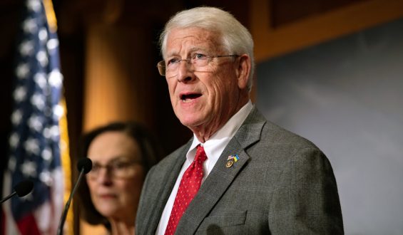 Senate Republican Pushes Trump to Maintain Military Stance On Iran