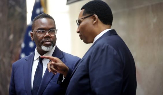 Chicago’s City Council Votes to Freeze Tipped Worker Wage Increases