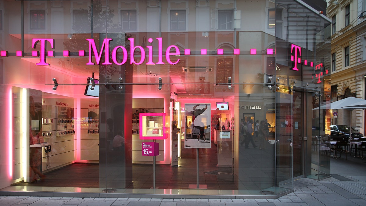 T-Mobile’s Latest Deals: Get the Newest iPhone and Samsung Galaxy for Less