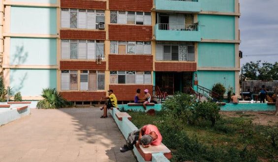 Cuban Energy Crisis Forces Residents to Use Charcoal and Wood