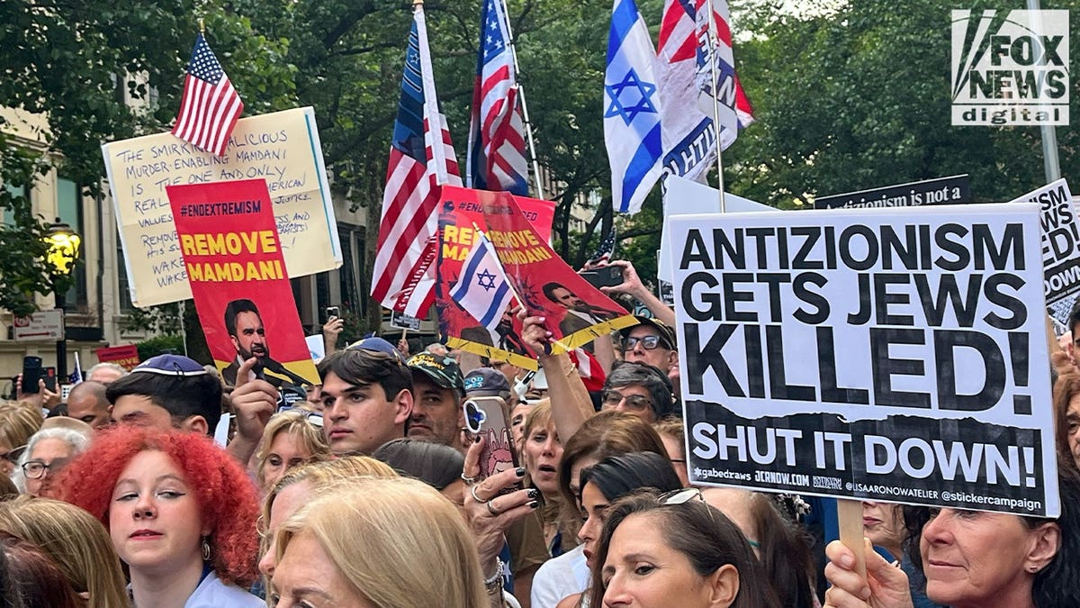 Protesters Gather in NYC to Voice Concerns Over Mayor Mamdani’s Leadership