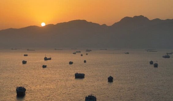 U.S. Aids Passage of Commercial Ships Through Strait of Hormuz