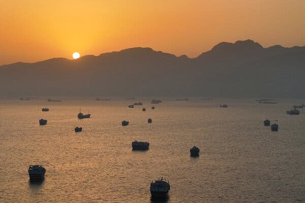 U.S. Aids Passage of Commercial Ships Through Strait of Hormuz