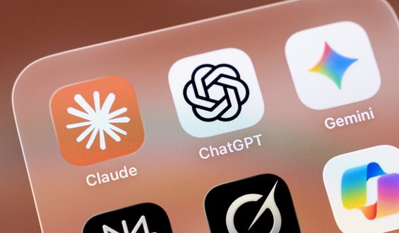 Conservatives Criticize AI for Media Bias