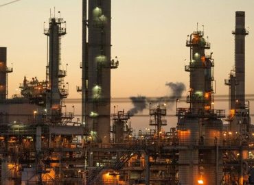 Oil Prices Surge Amid Concerns Over Strait of Hormuz Crisis