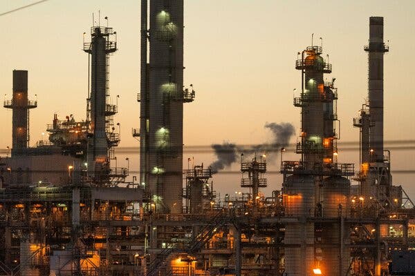 Oil Prices Surge Amid Concerns Over Strait of Hormuz Crisis