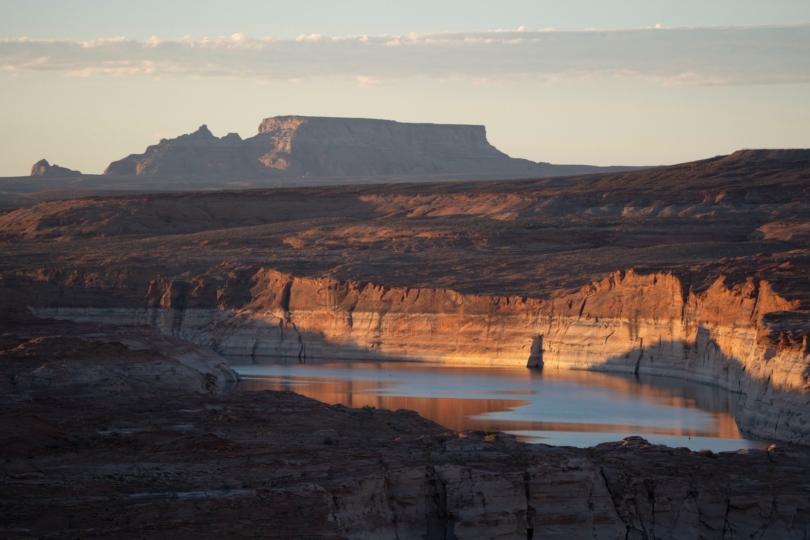U.S. Lakes Face Mounting Ecological Threats Amidst Climate and Water Management Challenges