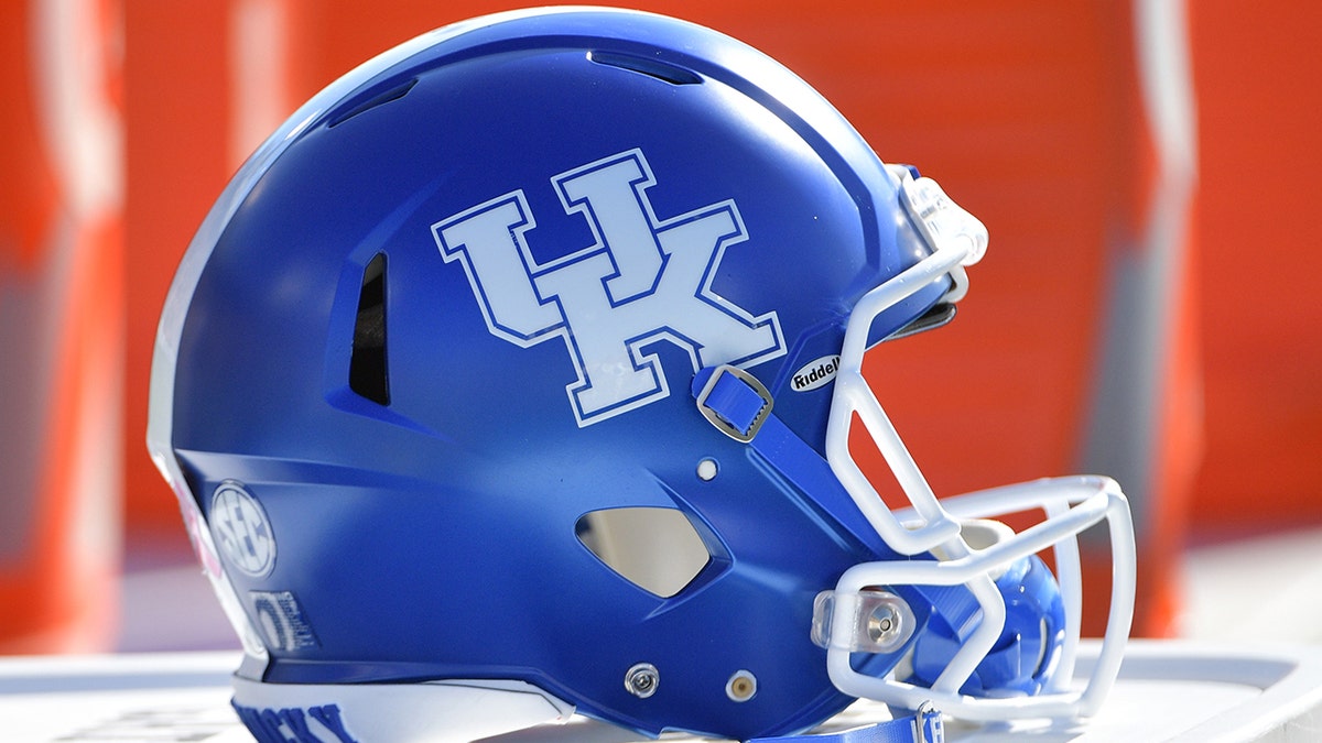 Kentucky Defensive Lineman Nic Smith Dies at 20