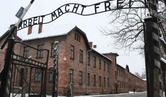 Controversy Over Apology for Holocaust Lesson at Massachusetts Middle School