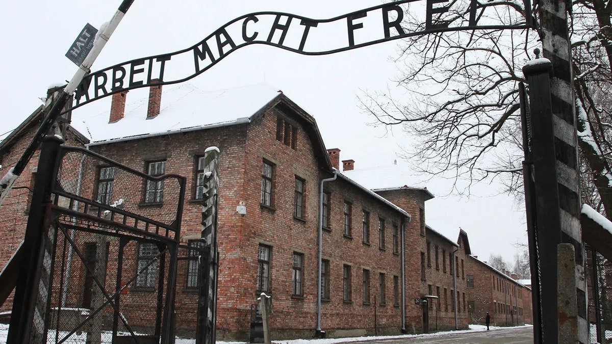 Controversy Over Apology for Holocaust Lesson at Massachusetts Middle School