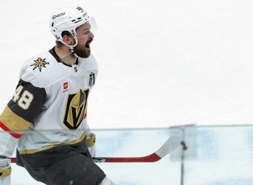 Golden Knights Edge Hurricanes in Thrilling Stanley Cup Opener