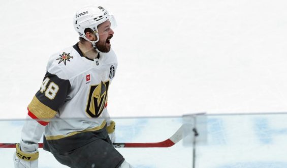Golden Knights Edge Hurricanes in Thrilling Stanley Cup Opener