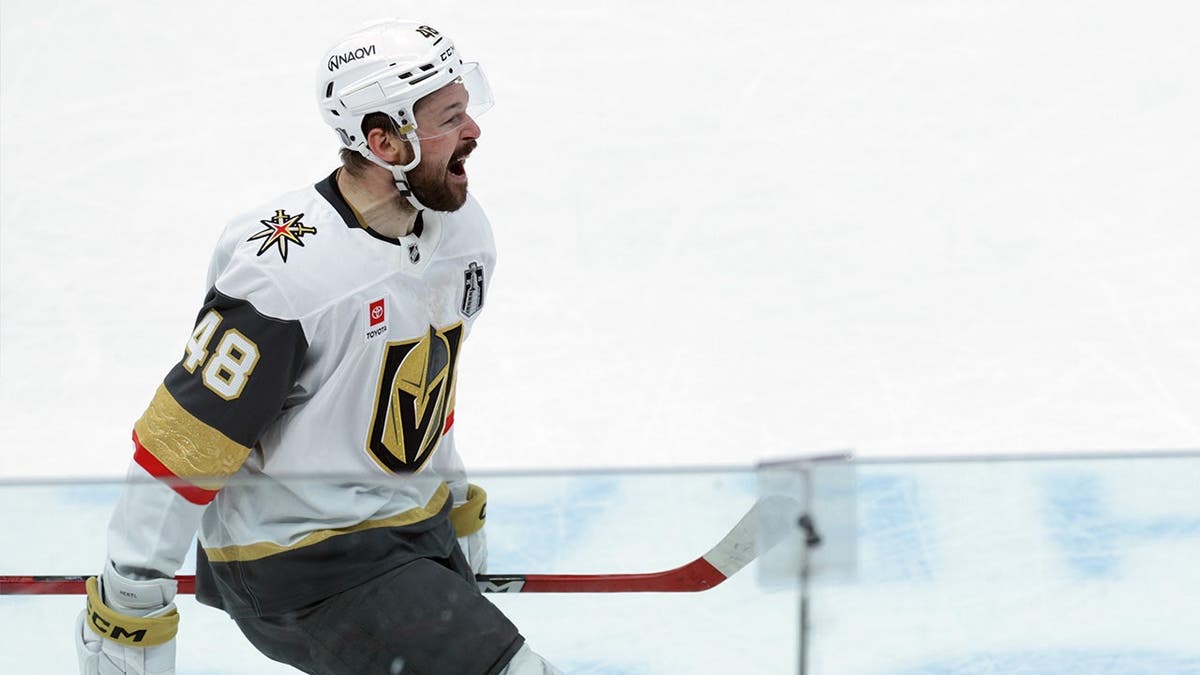 Golden Knights Edge Hurricanes in Thrilling Stanley Cup Opener