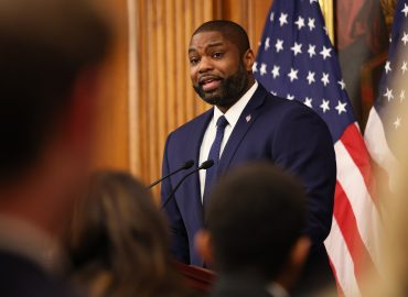Donald Jolly Leads Byron Donalds in Florida Gubernatorial Race, According to Polls