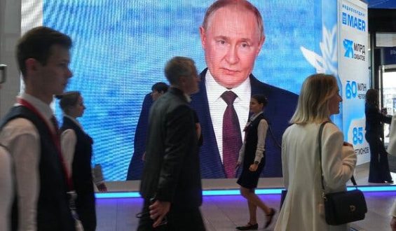 Conflicting Impulses at Russia’s Economic Forum