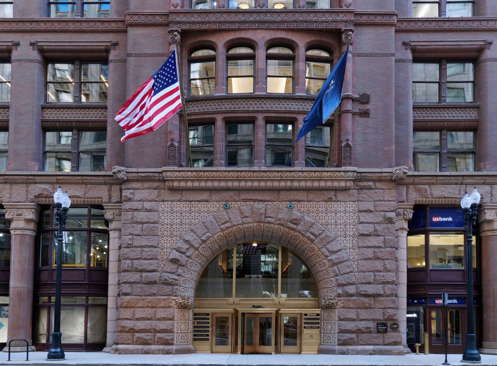 The Rookery Building: A Pioneering Skyscraper in Chicago
