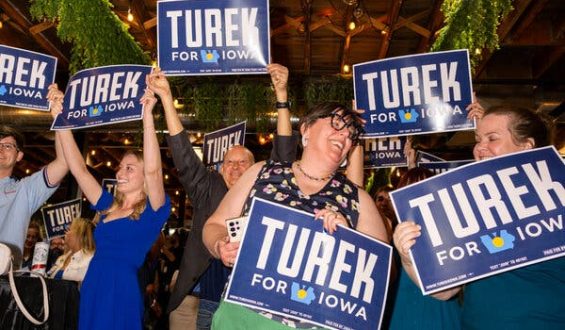 Political Shift in Iowa Amid Economic Struggles