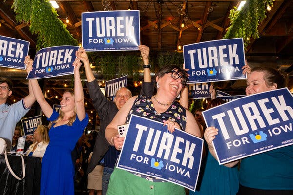Political Shift in Iowa Amid Economic Struggles