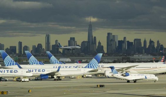 United Airlines Flight Incident at Newark Liberty Airport