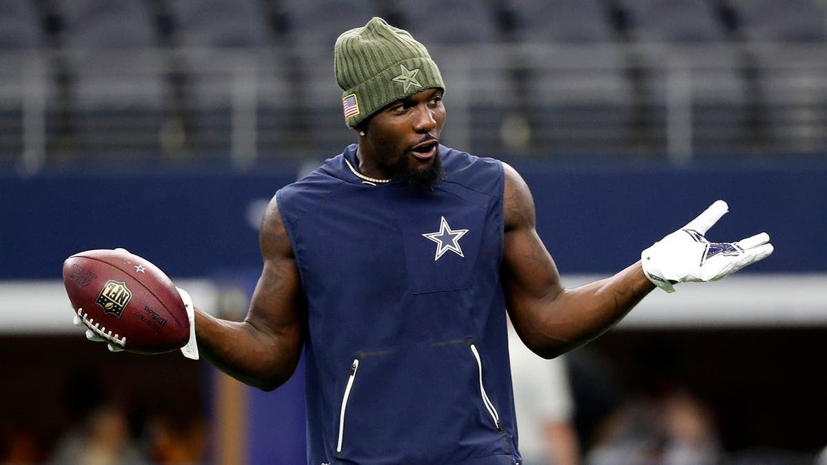 Dez Bryant Reacts to Knicks Fans Blaming Trump
