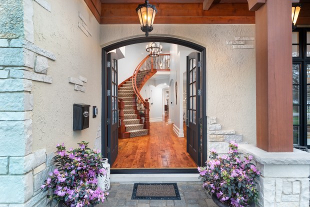 Luxurious Naperville Home Listed at $2.55 Million