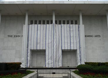 Kennedy Center Faces Programming and Naming Challenges Amid Legal Dispute