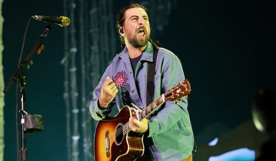 Noah Kahan Addresses Bathroom Etiquette at Concerts