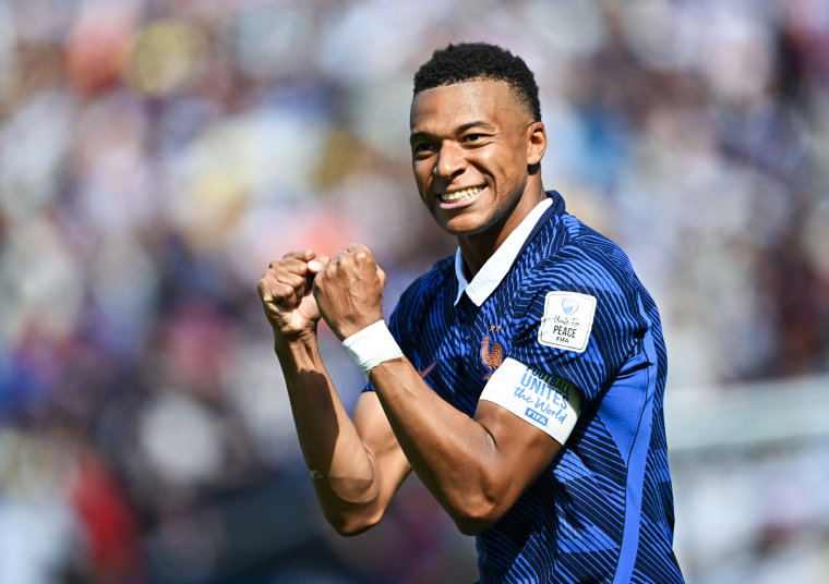 France’s Victory Over Senegal: Kylian Mbappé Leads the Way