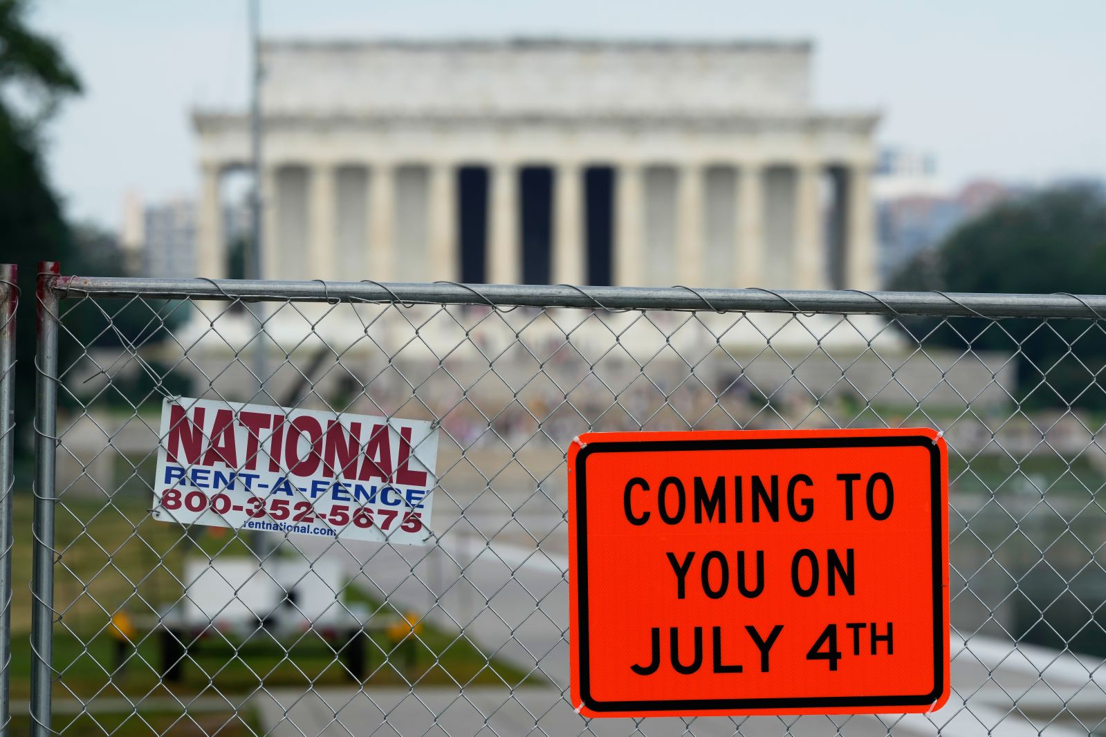 Trump’s Response to Lincoln Memorial Pool Controversy