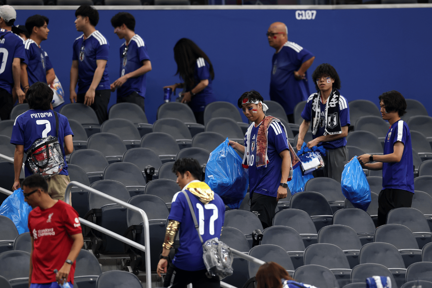 Japanese Fans’ Remarkable Gesture at World Cup Matches