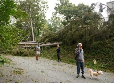Cellphone Carriers Strengthen Preparations for Hurricane Season