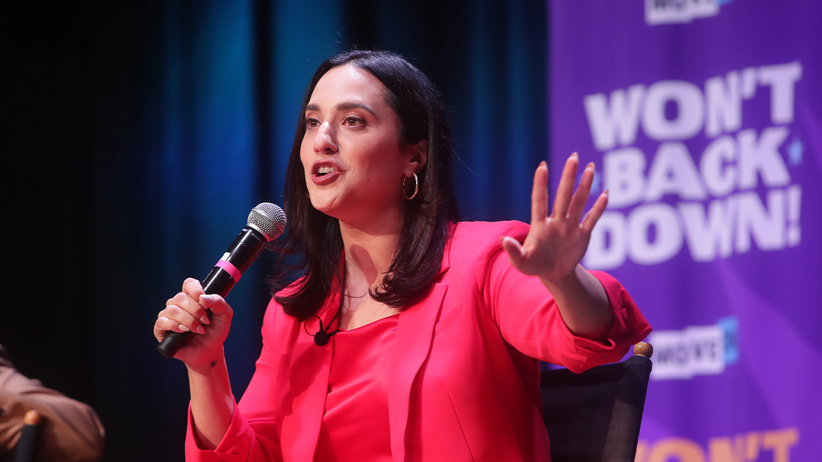 Democratic Lawmakers Advocate Reproductive Health Leave
