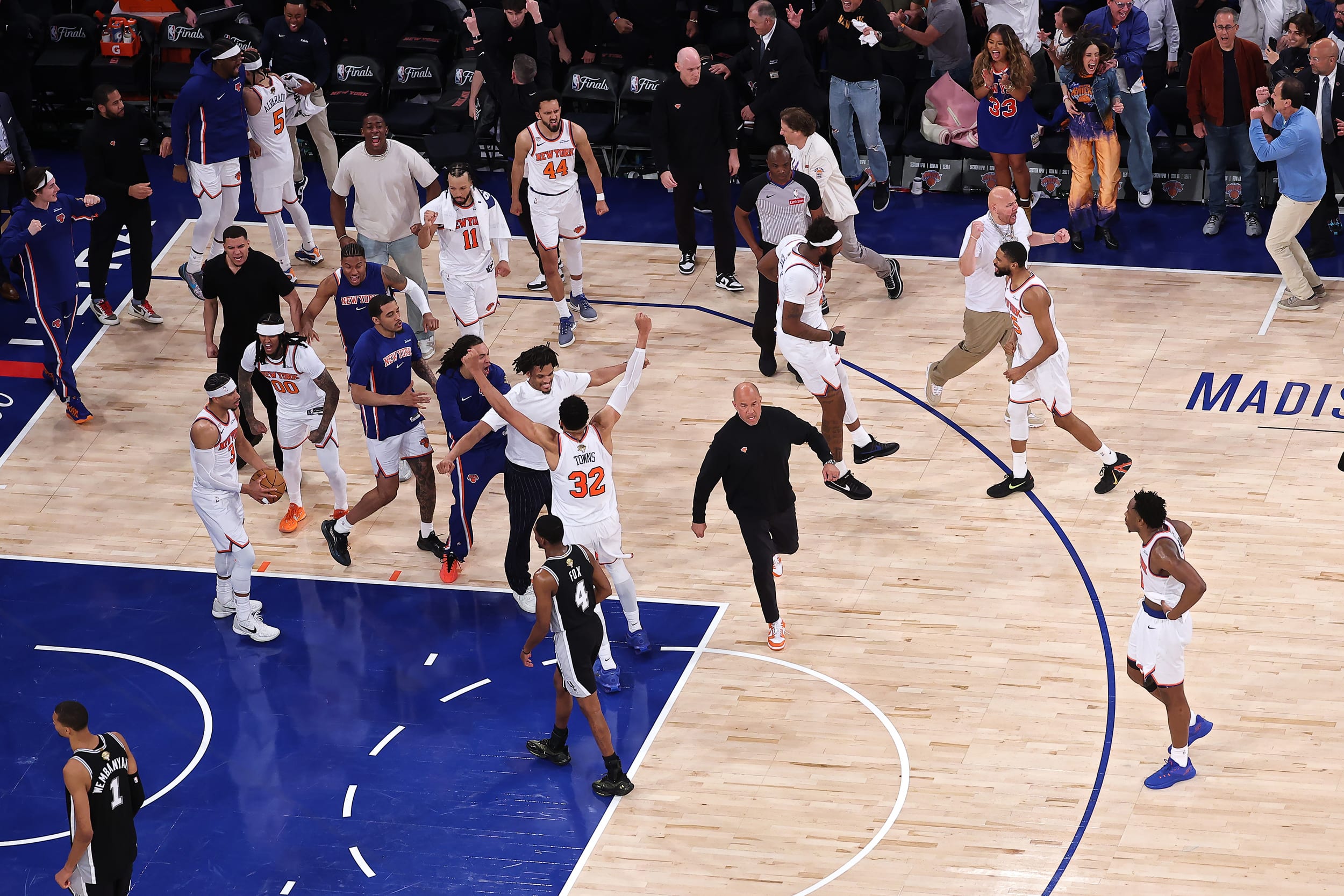 Knicks Rally to Win Game 4 Against Spurs