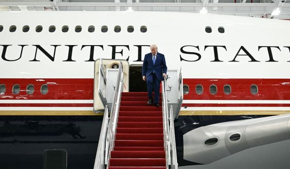 Trump Unveils Refurbished Presidential Aircraft
