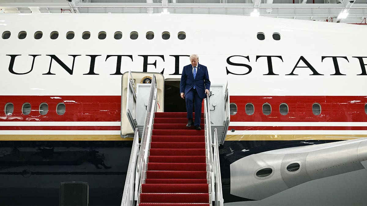 Trump Unveils Refurbished Presidential Aircraft