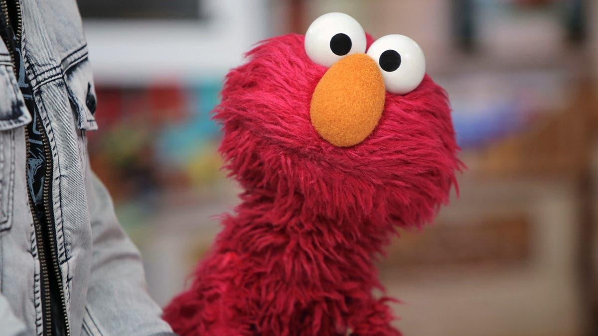 Elmo Faces Knicks Fans’ Wrath Over NBA Finals Neutrality