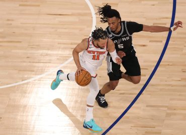 Knicks’ Playoff Winning Streak Ends as Spurs Secure Game 3 Victory
